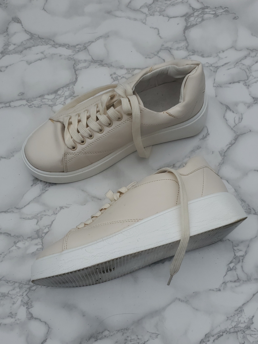 Beta Minimalist Cream Off White Low Top Casual Sneakers Women's Size 37